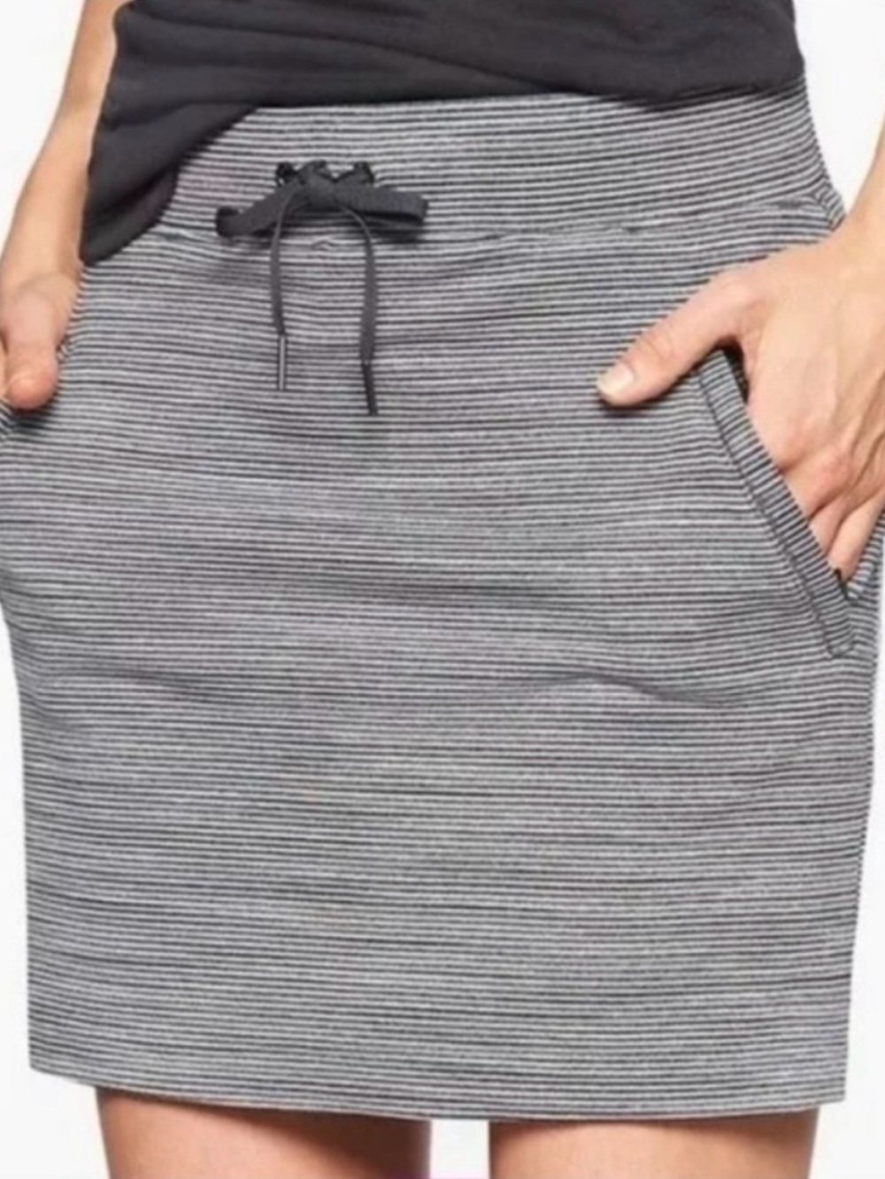 Athleta Metro Skirt Gray White Micron Stripes Skort - size XS